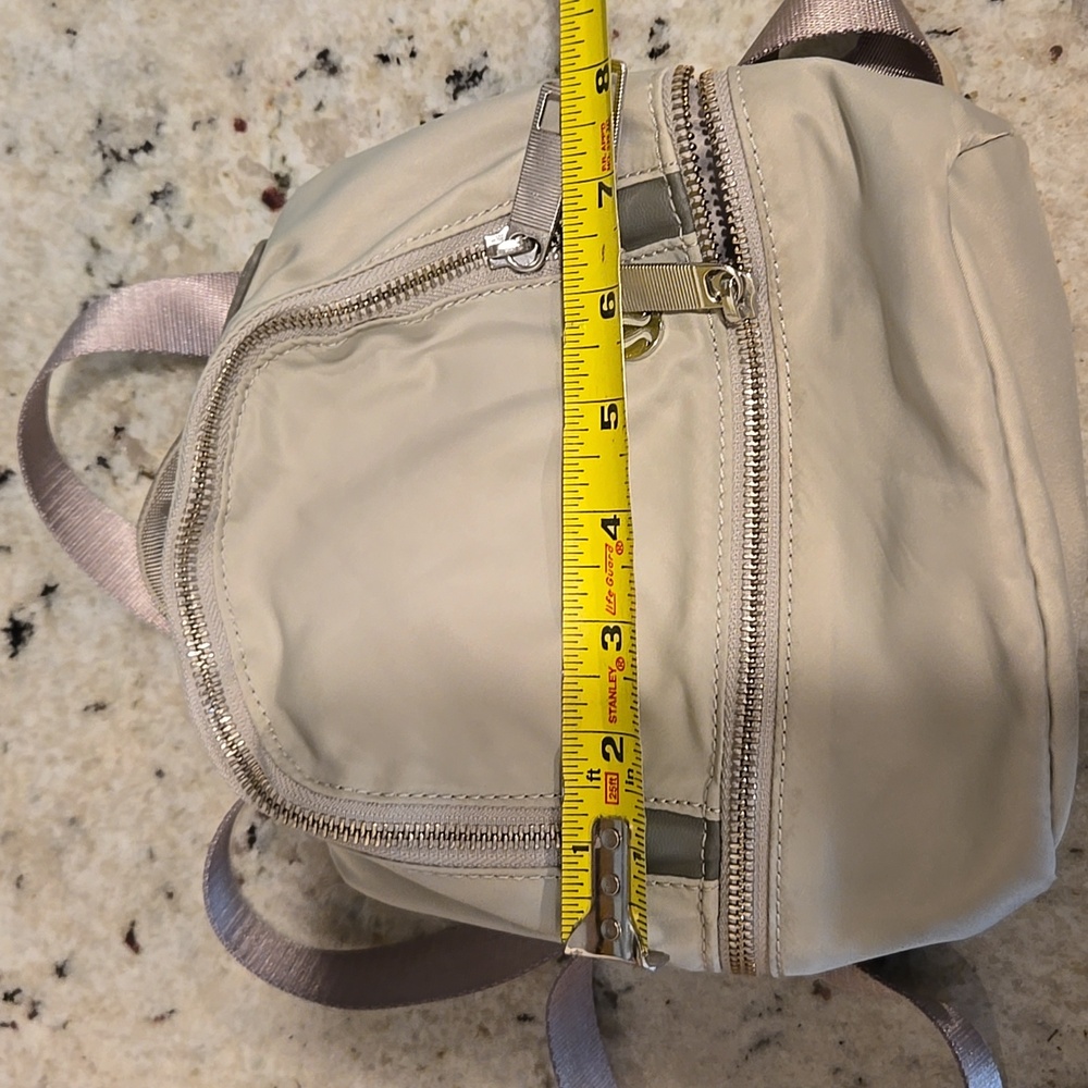Lululemon Stylish Backpack for Women - Picture 3 of 3
